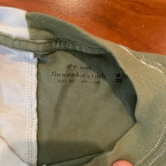 Abercrombie & Fitch Graphic Short Sleeve T-Shirt Tee - Women's Medium - Picture 3 of 3